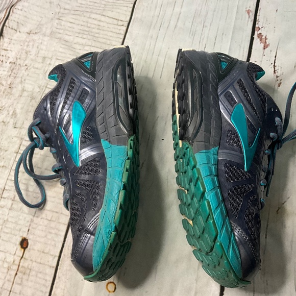 BROOKS ARIEL 16 ATHLETIC SHOESNSIZE 8.5 - Picture 8 of 10